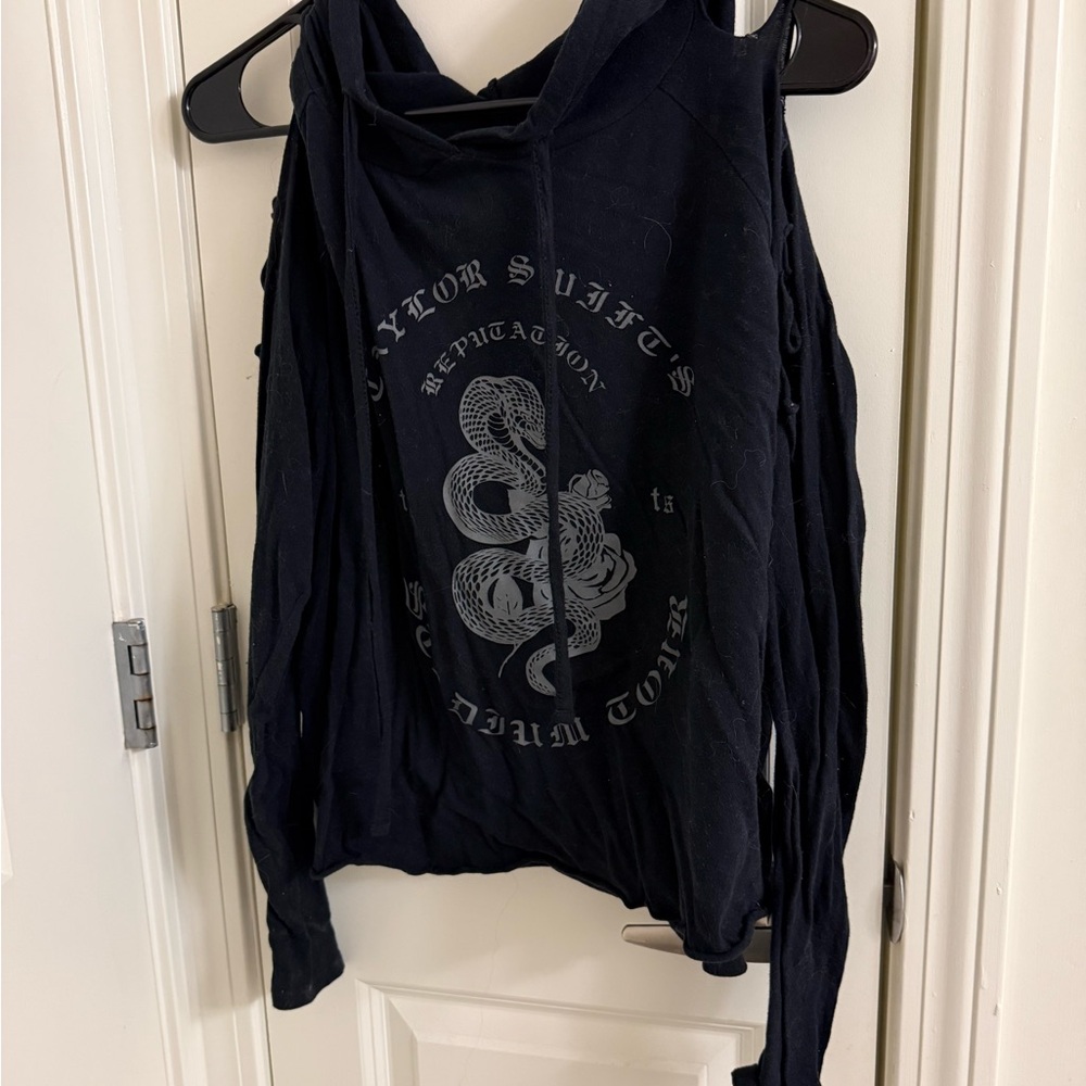 Black Taylor Swift rep cropped shirt